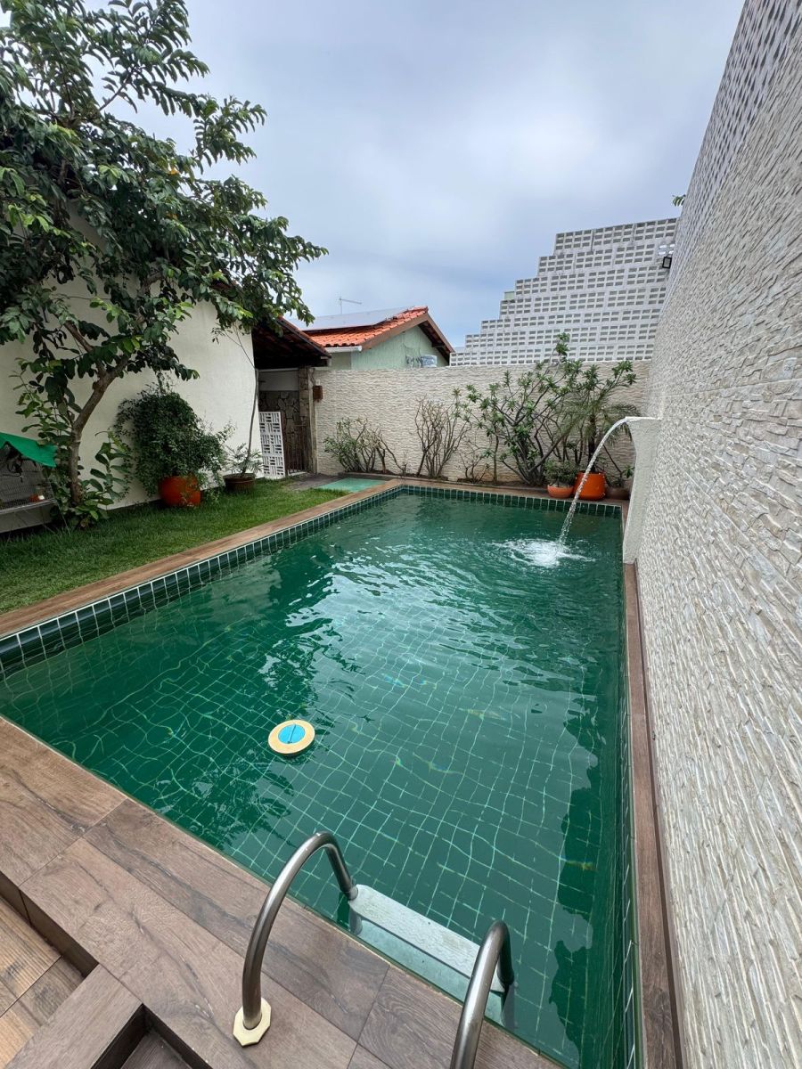 Casa Alto Padrão - Venda - Vila de Abrantes (abrantes) - Camaçari - BA